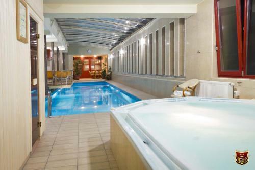 Hotel Toldi Fogad�