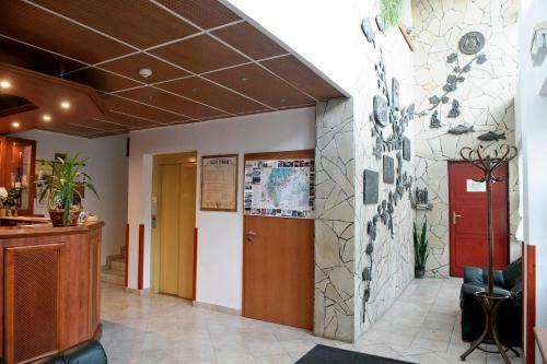Hotel Toldi Fogad�