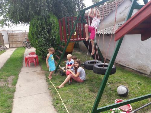 Apartamento Tiszavir�g Vend�gh�z