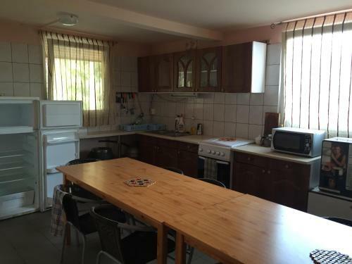 Hostal S�rv�ri Vend�gh�z