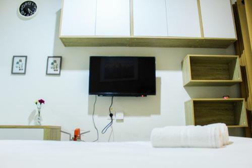 Modern And Comfortable Studio Springwood Apartment By Travelio