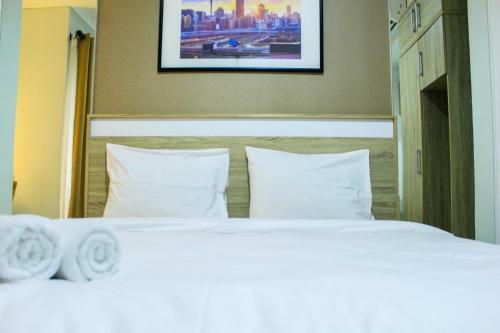 Modern And Comfortable Studio Springwood Apartment By Travelio
