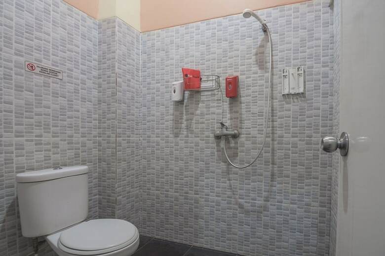 Hostal Reddoorz Near Bscc Dome