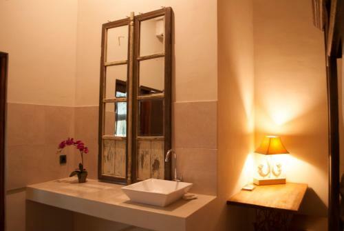 Casa Narrow Villa