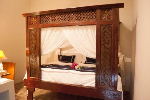 Casa Narrow Villa