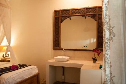 Casa Narrow Villa