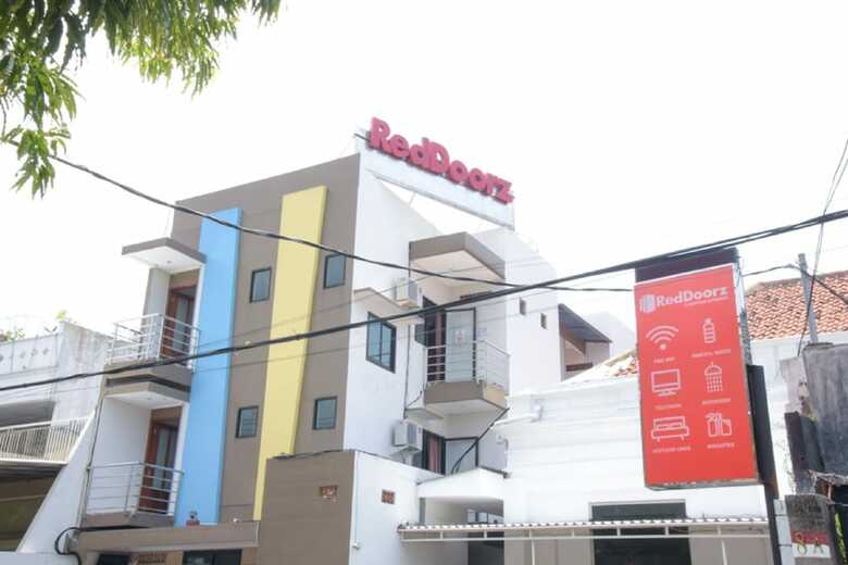 Hostal Reddoorz @ Genteng Surabaya