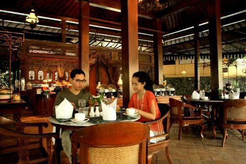 Hotel Laras Asri Resort & Spa