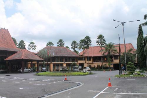 Hotel Laras Asri Resort & Spa