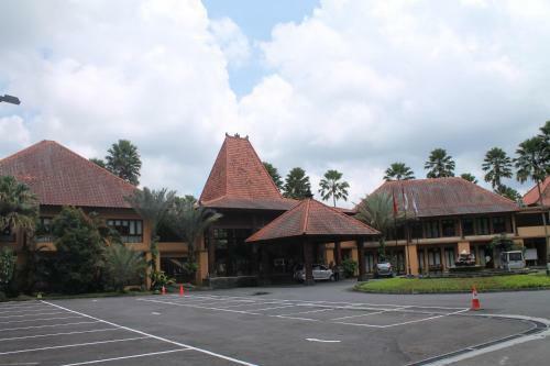 Hotel Laras Asri Resort & Spa