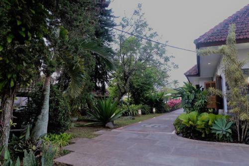 Minak Jinggo Hotel