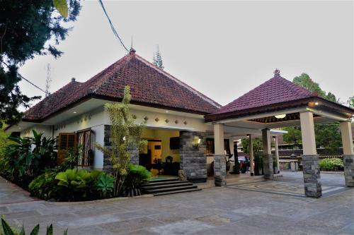 Minak Jinggo Hotel