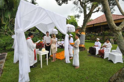 Tirta Ayu Hotel And Restaurant