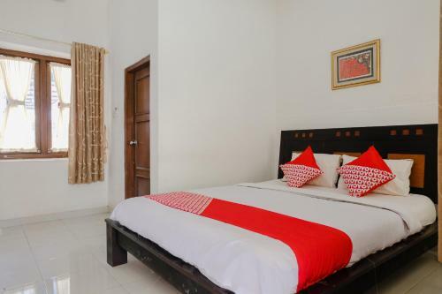 Hostal Oyo 1190 Ndalem Katong Residence