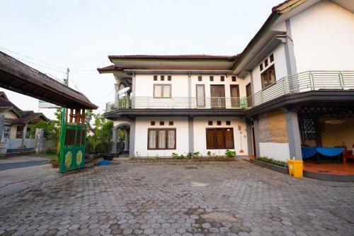 Hostal Oyo 1320 Green Orry Inn