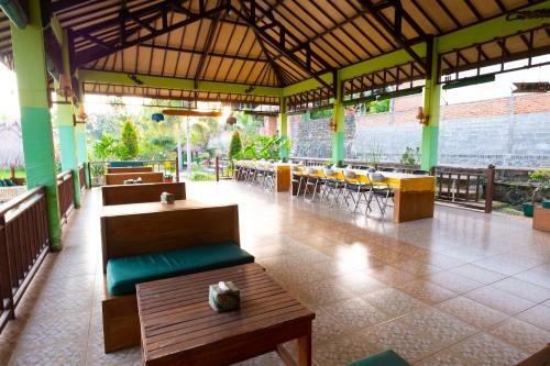 Hostal Oyo 1320 Green Orry Inn