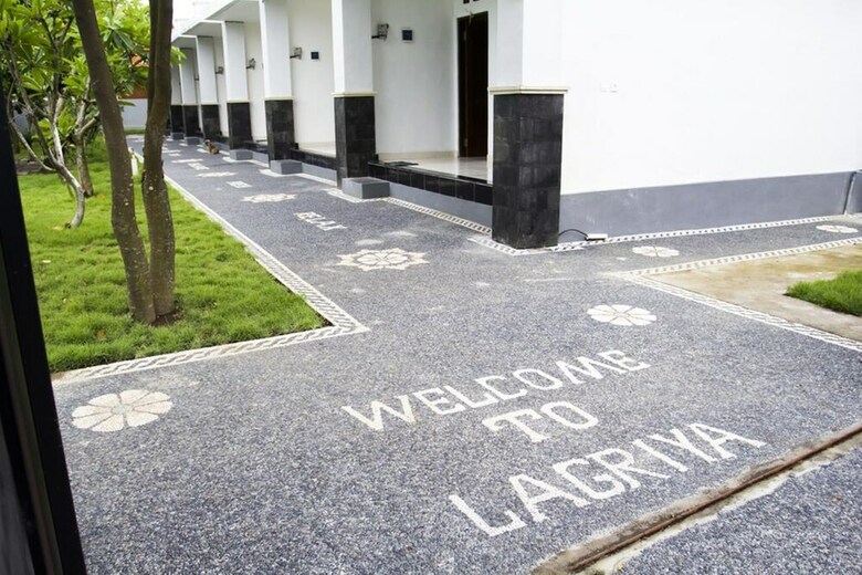 Hostal Lagriya Guest House
