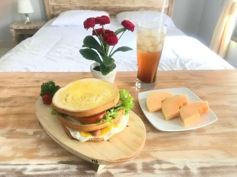 Hostal Lagriya Guest House