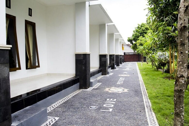 Hostal Lagriya Guest House