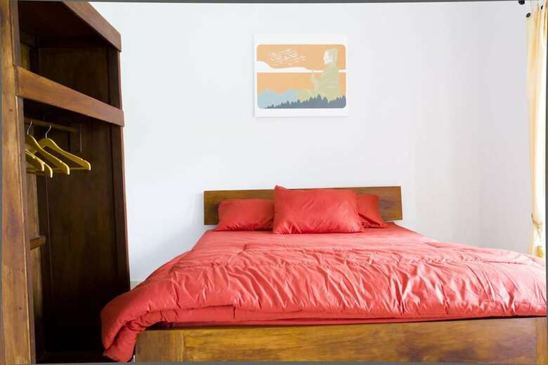 Hostal Lagriya Guest House