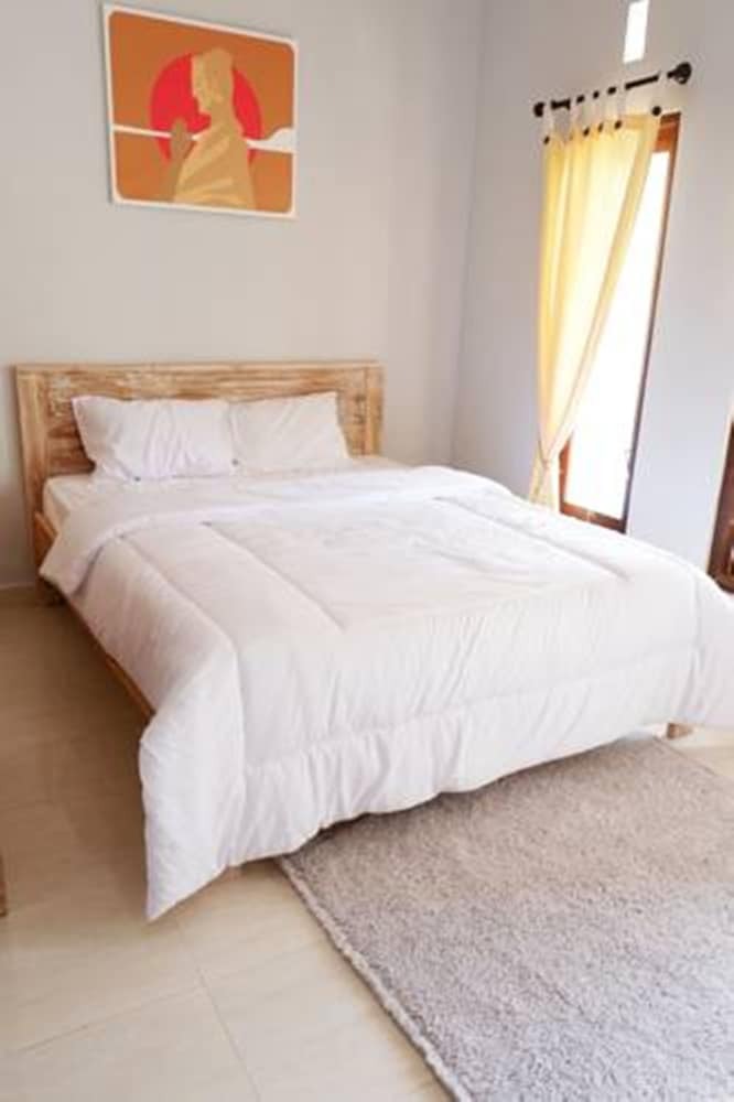 Hostal Lagriya Guest House