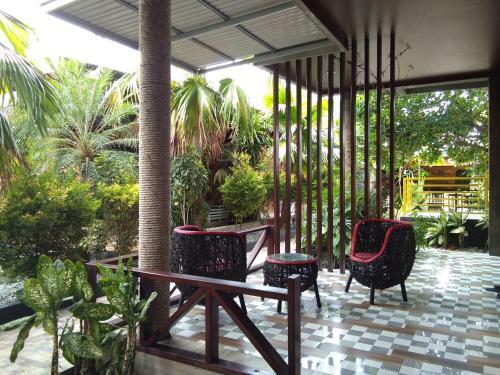 Lawaka Hotel
