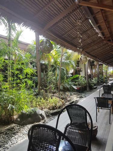 Lawaka Hotel