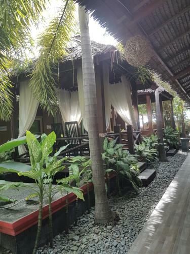 Lawaka Hotel
