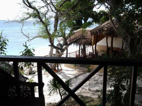 Nini`s Beach Bungalows