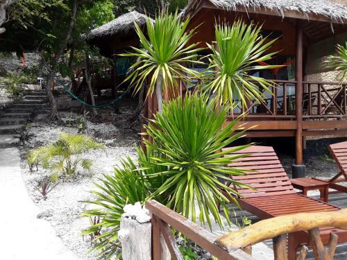 Nini`s Beach Bungalows