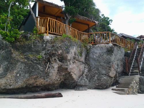 Nini`s Beach Bungalows