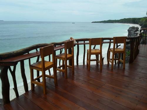Nini`s Beach Bungalows