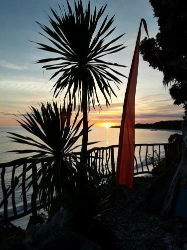 Nini`s Beach Bungalows