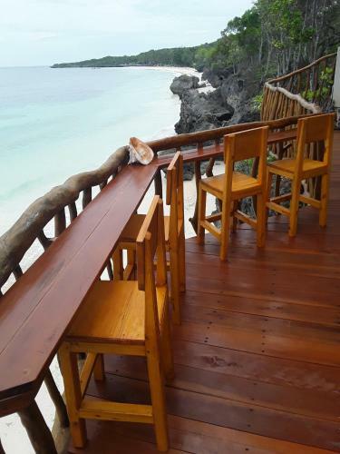 Nini`s Beach Bungalows