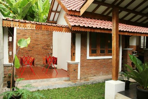 Anugro's Homestay By The Grand Java