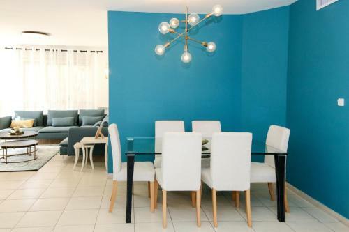 Spacious 3 Bdr Garden Apartment
