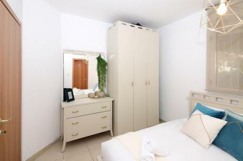 Spacious 3 Bdr Garden Apartment