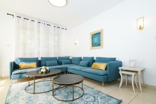 Spacious 3 Bdr Garden Apartment