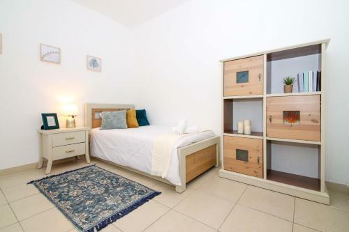 Spacious 3 Bdr Garden Apartment
