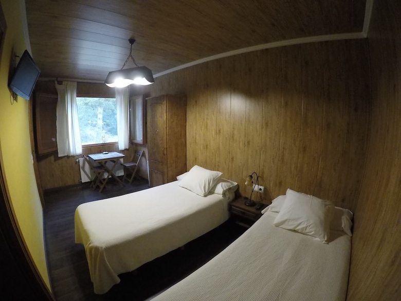 Hostal-restaurant Pous De La Neu