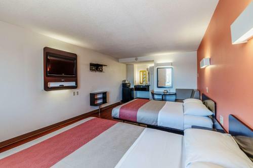 Motel 6 Martinsburg