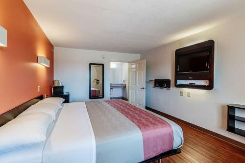 Motel 6 Martinsburg