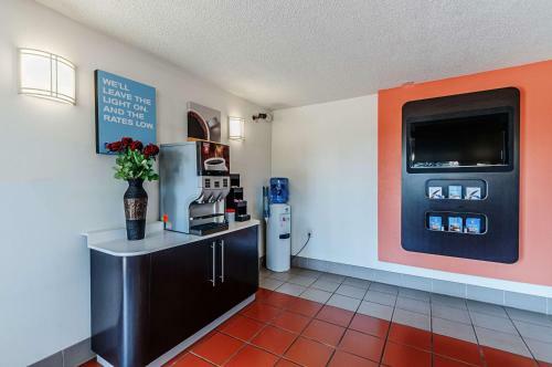 Motel 6 Martinsburg