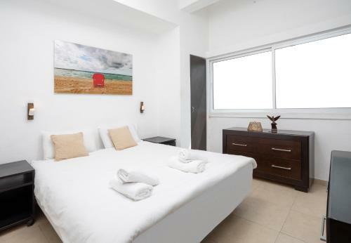 Apartamento Vibrant 2br In Adam Hacohen By Holyguest