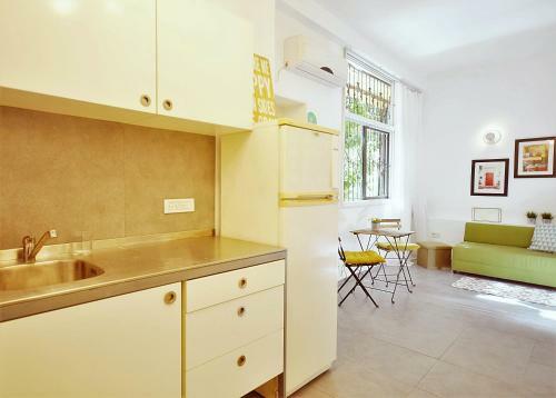 Apartamento Rebecca Inn House - City Center Studio