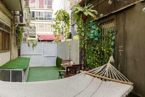 Zandi Apartments
