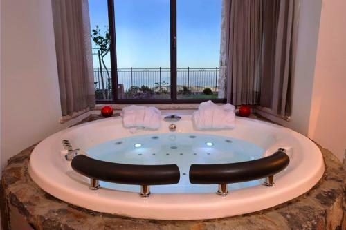 Kami Suites Hotel
