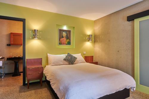 Hostal Palm Springs Suite