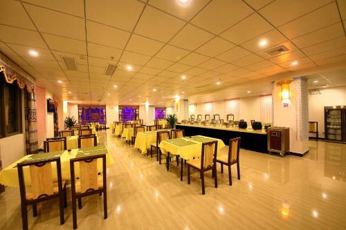 Xinxing Jinbao Haoting Hotel