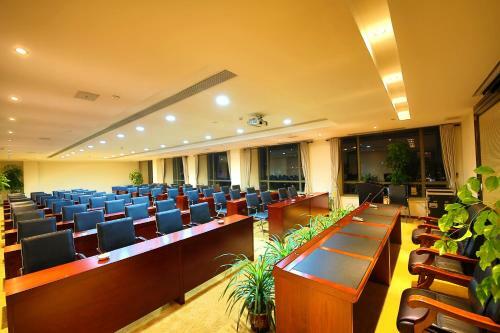 Xinxing Jinbao Haoting Hotel